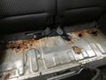 Suzuki Jimny 3 - body rust below rear seat bench - A01.jpg