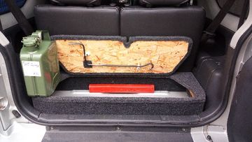 Suzuki Jimny - DIY hard-case storage box in trunk bottom - A02.jpg