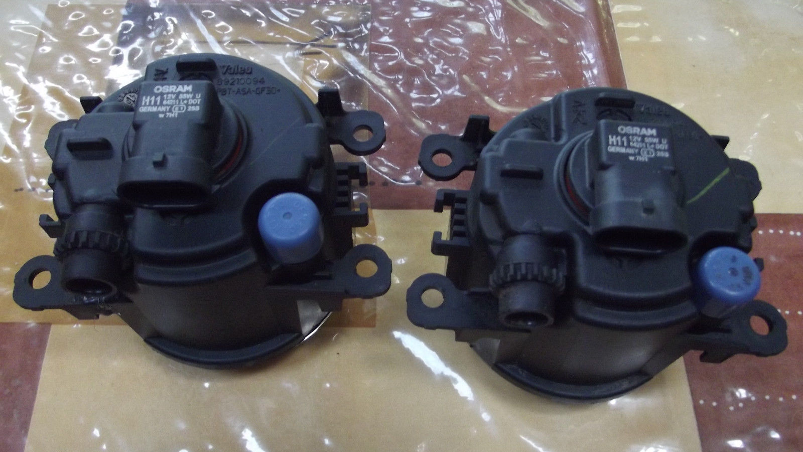 File:Suzuki Jimny 3 - fog lamp, front, Valeo 89210094 - unmounted - A02