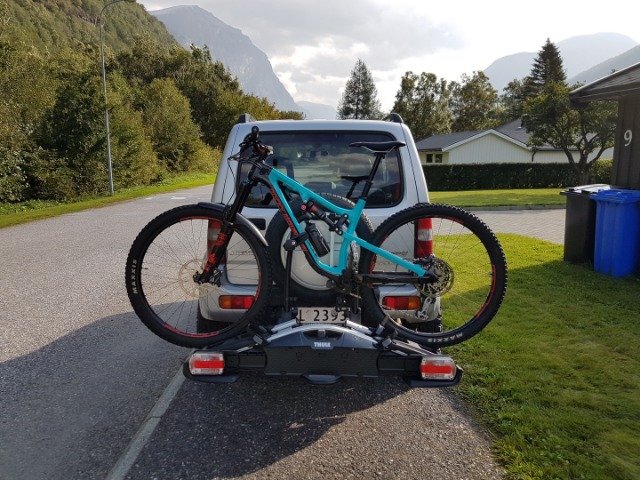 File Suzuki Jimny with Thule Velocompact 2 tow bar mounted bicycle carrier A01.jpg BigJimny Wiki