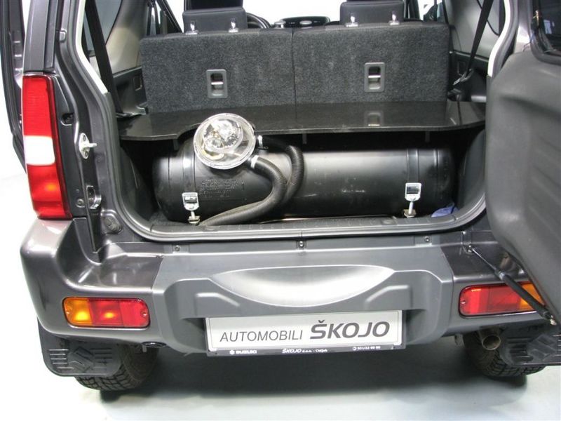 File:Suzuki Jimny - LPG - C01.jpg