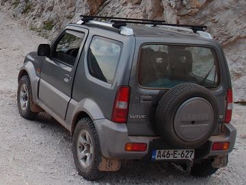 Suzuki Jimny - with roof rails, transverse mounted - A04.jpg