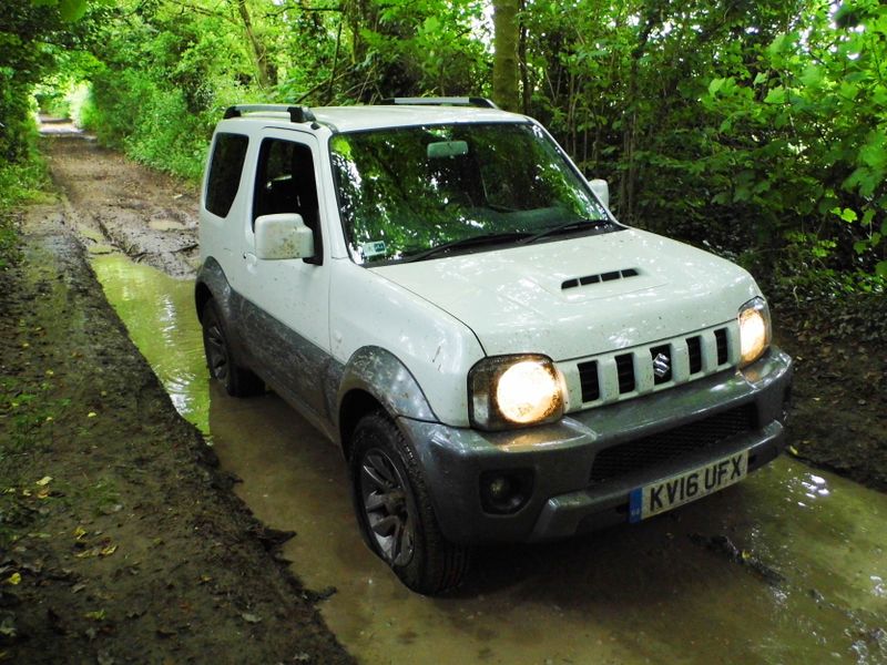 File:Late edition (2012-2018) Jimny 3 bonnet - A02.jpg