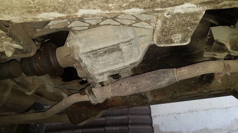 File:Suzuki Jimny - 2WD-only edition - transfer case - A02.jpg