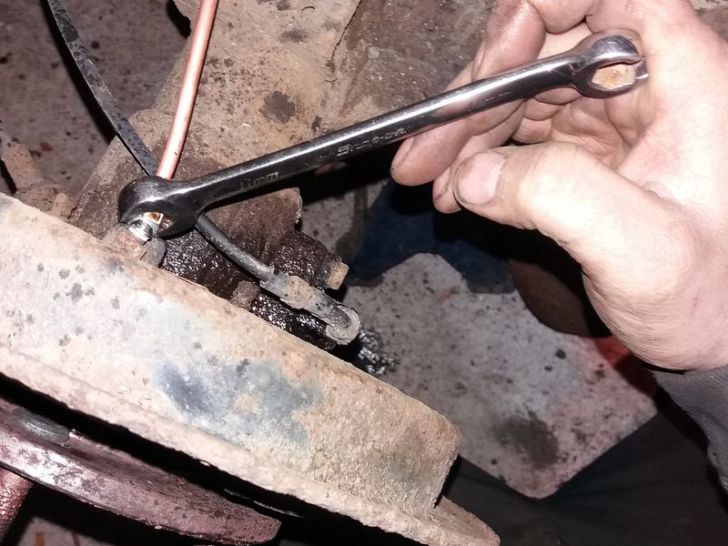 File:Brake pipes and hoses replacement guide - figure 11.jpg