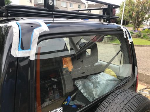 512px-Suzuki_Jimny_-_rear_upper_spoiler_installation_guide_-_figure_A12.jpg