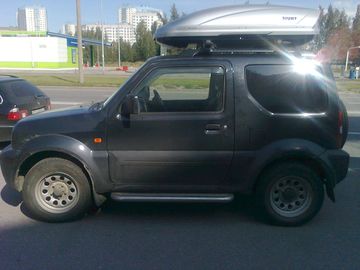 Suzuki Jimny - with roof box Thule Motion 200 - A01.jpg