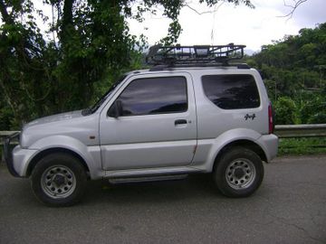 Suzuki Jimny - with roof basket Thule Xperience 828 - A02.jpg