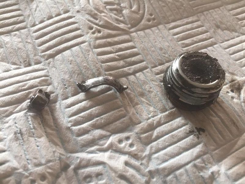 File:Drain plug.jpg