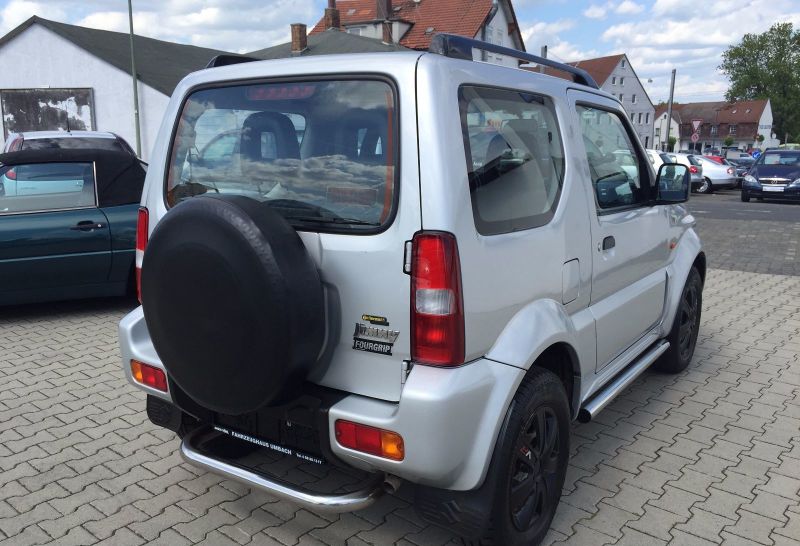 File:Suzuki Jimny 3 - rear nudge bar - B03.jpg